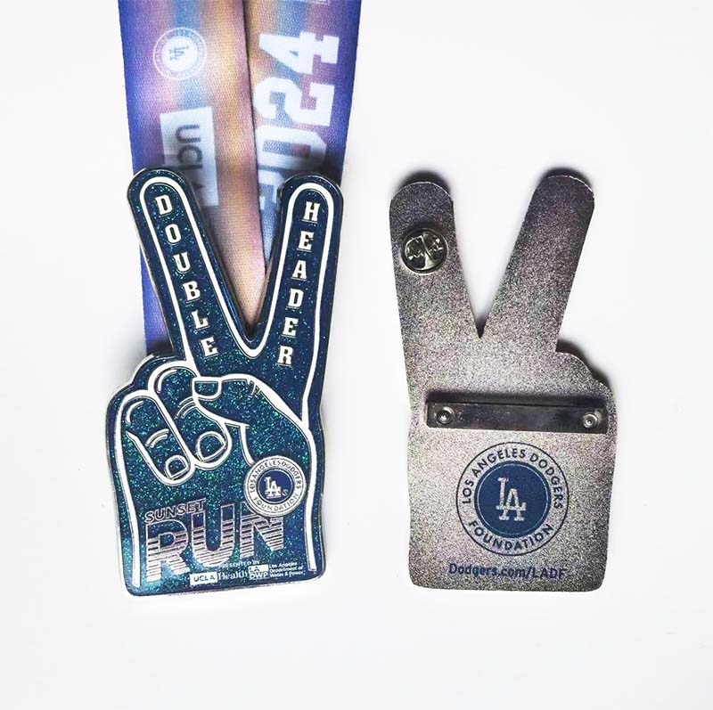 Silver plated cheering badge with needle buckle