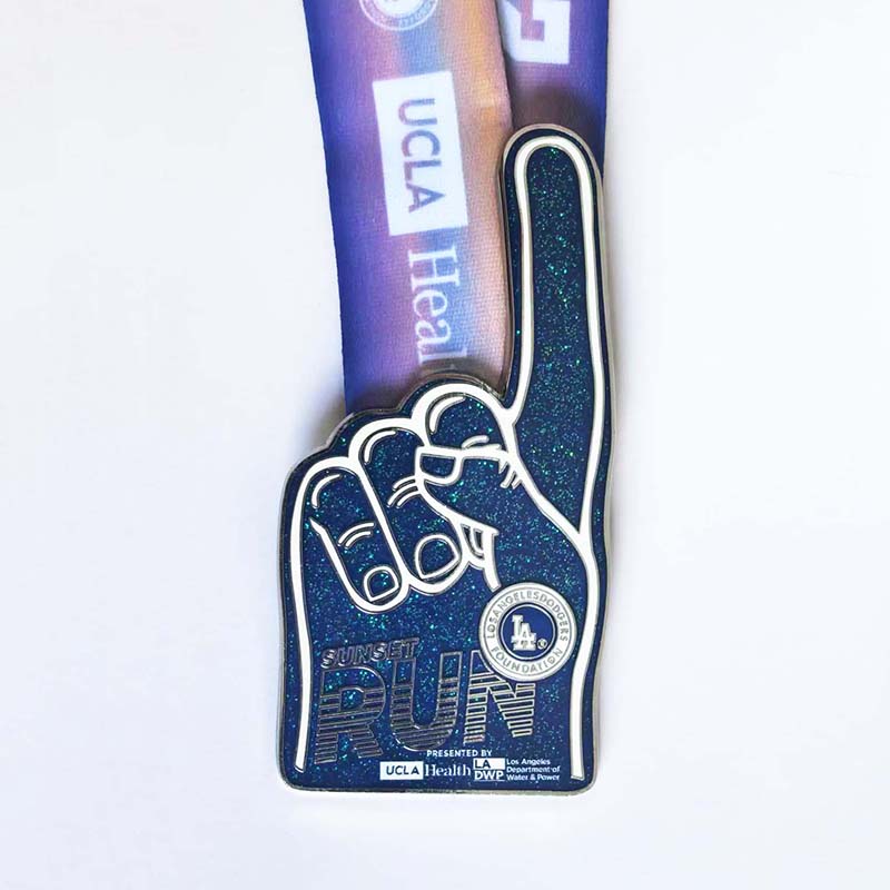Silver plated cheering badge with needle buckle